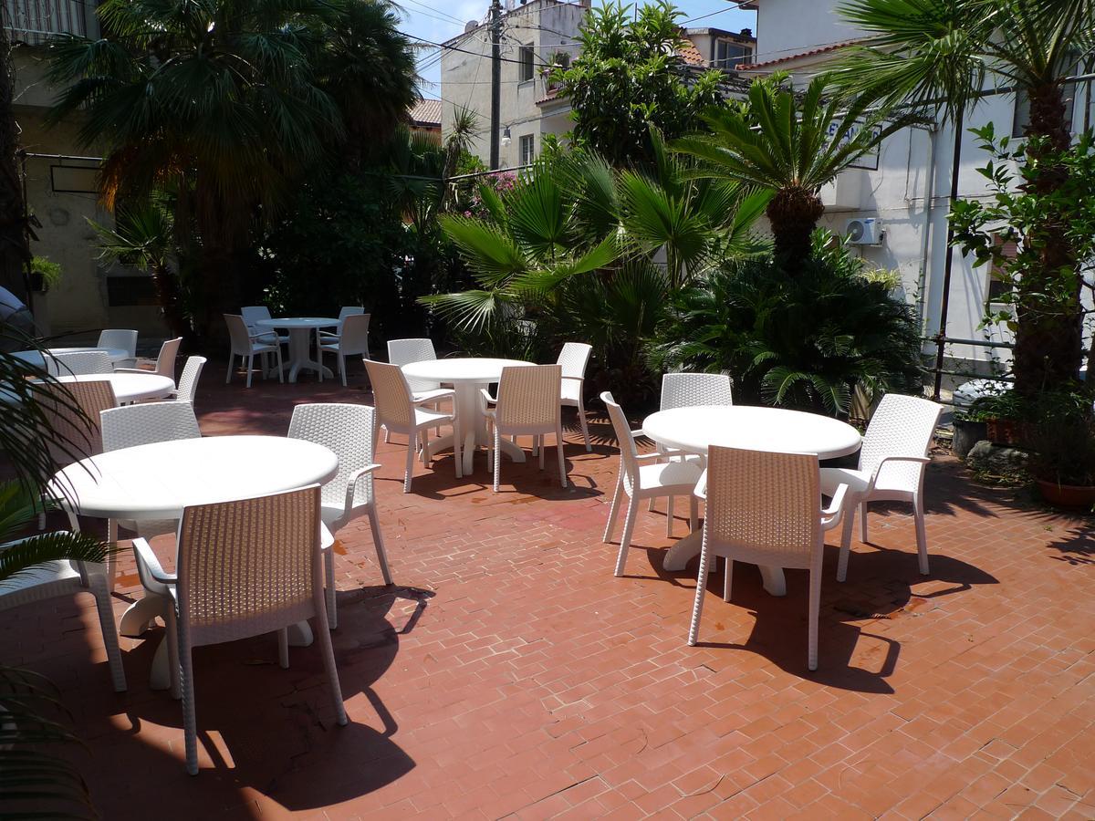 Hotel Alexander Santa Domenica  Extérieur photo